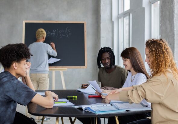 classroom of the elite who does ayanokoji end up with