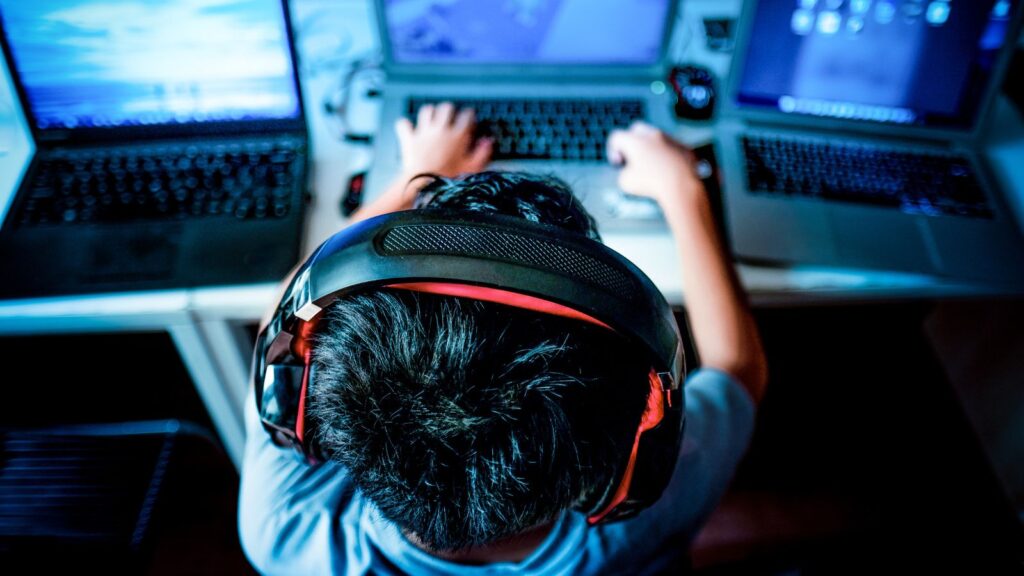 The Psychology of Early Rewards in Live Service Video Games