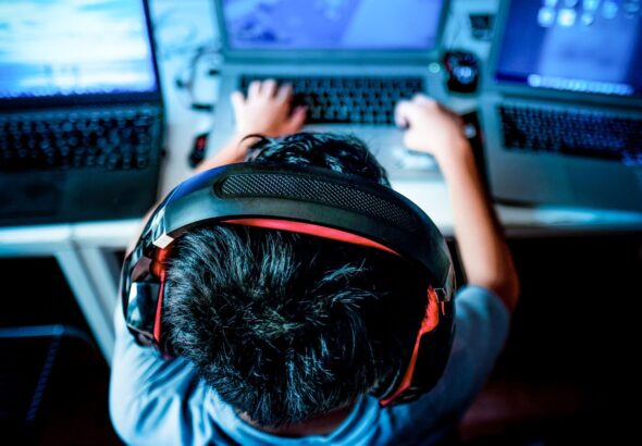 The Psychology of Early Rewards in Live Service Video Games
