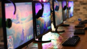 Fast hands slow reads and the human side of online table play